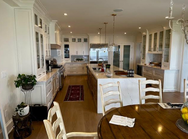 The Art of Flow: A Contemporary Waterfall Kitchen