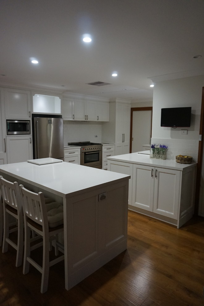 This is an example of a large contemporary kitchen in Sydney.
