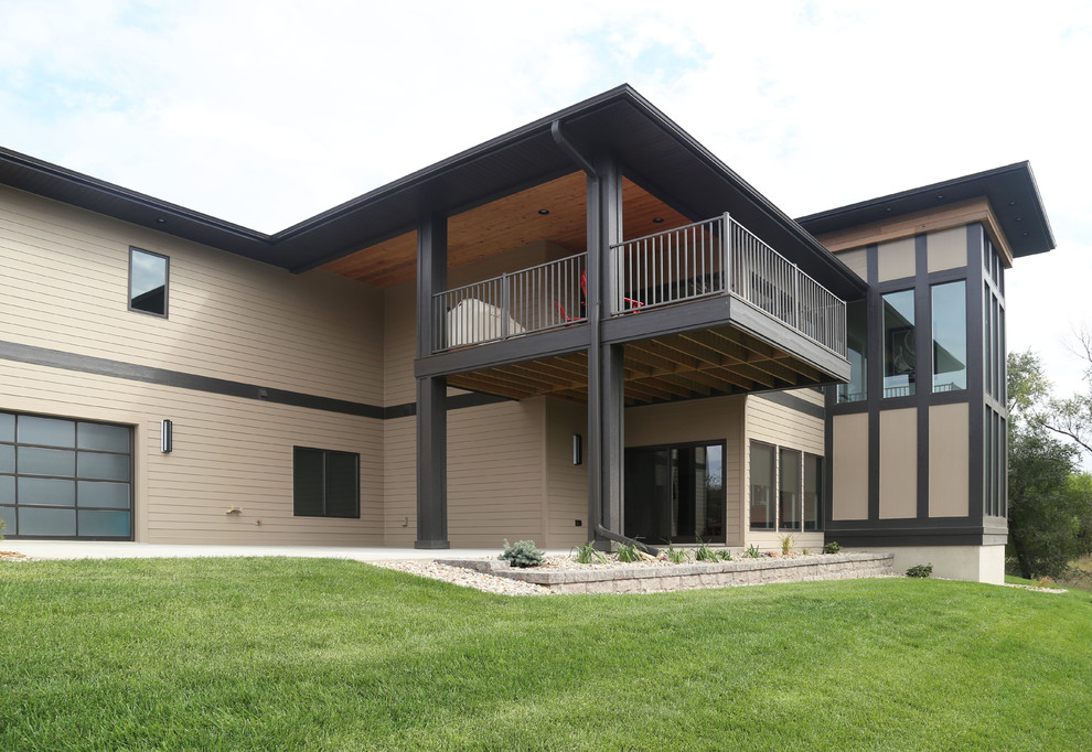 Example of a mid-sized transitional backyard deck design with a roof extension