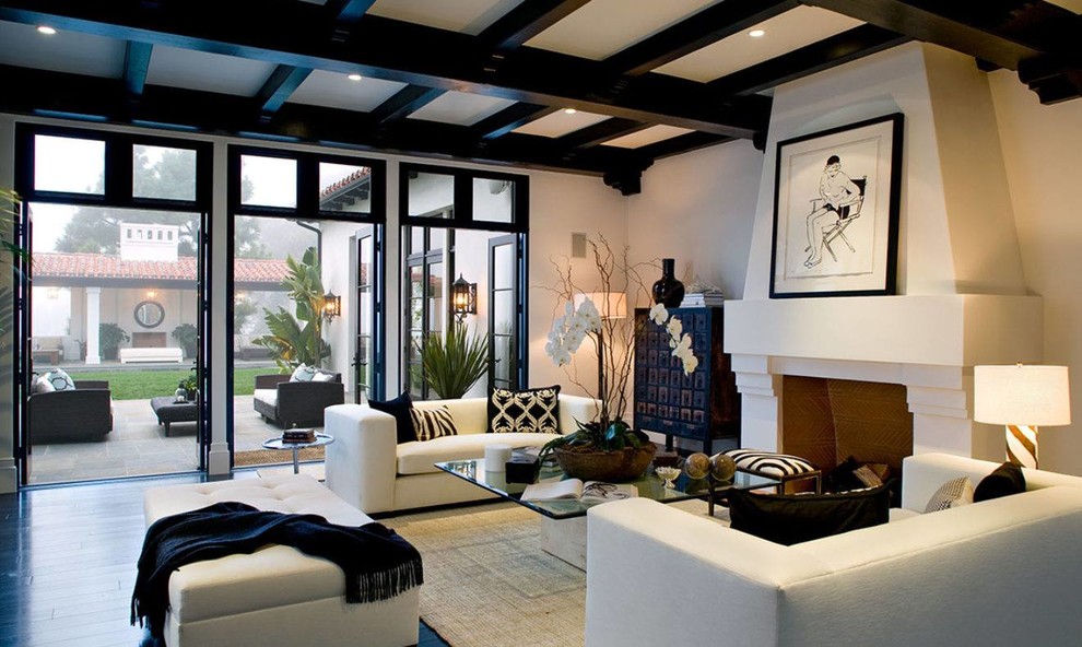 Photo of a transitional living room in Los Angeles.