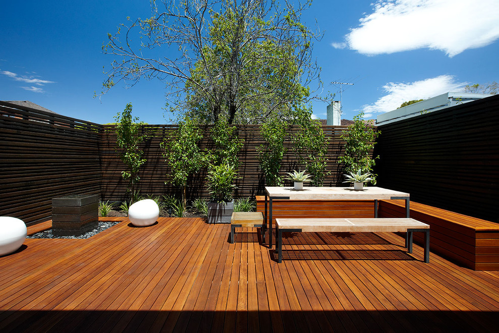 Contemporary deck in Melbourne.