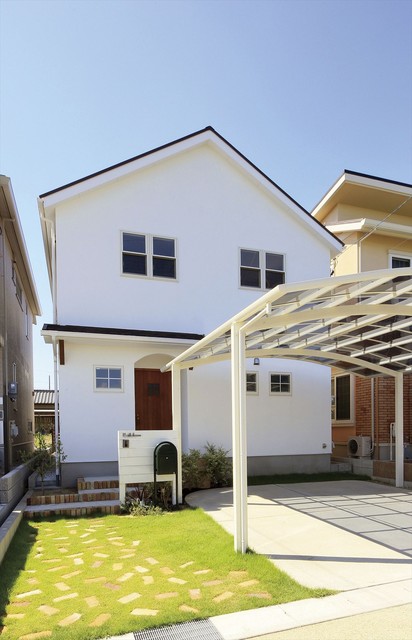 白い外観とカフェ風キッチンがかわいい家 北欧 他の地域 Just Houzz ハウズ 白い外観とカフェ風キッチンがかわいい家 北欧 他の地域 Just Houzz ハウズ