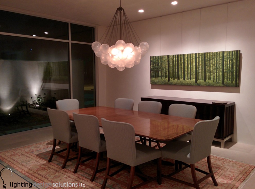 Inspiration for a modern dining room in Houston.