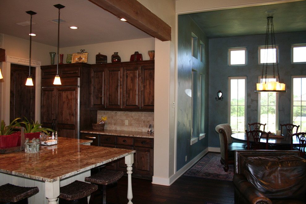 Transitional kitchen photo in Austin
