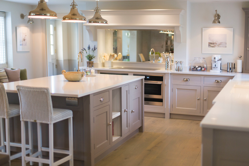 Design ideas for a mid-sized country kitchen in Channel Islands.