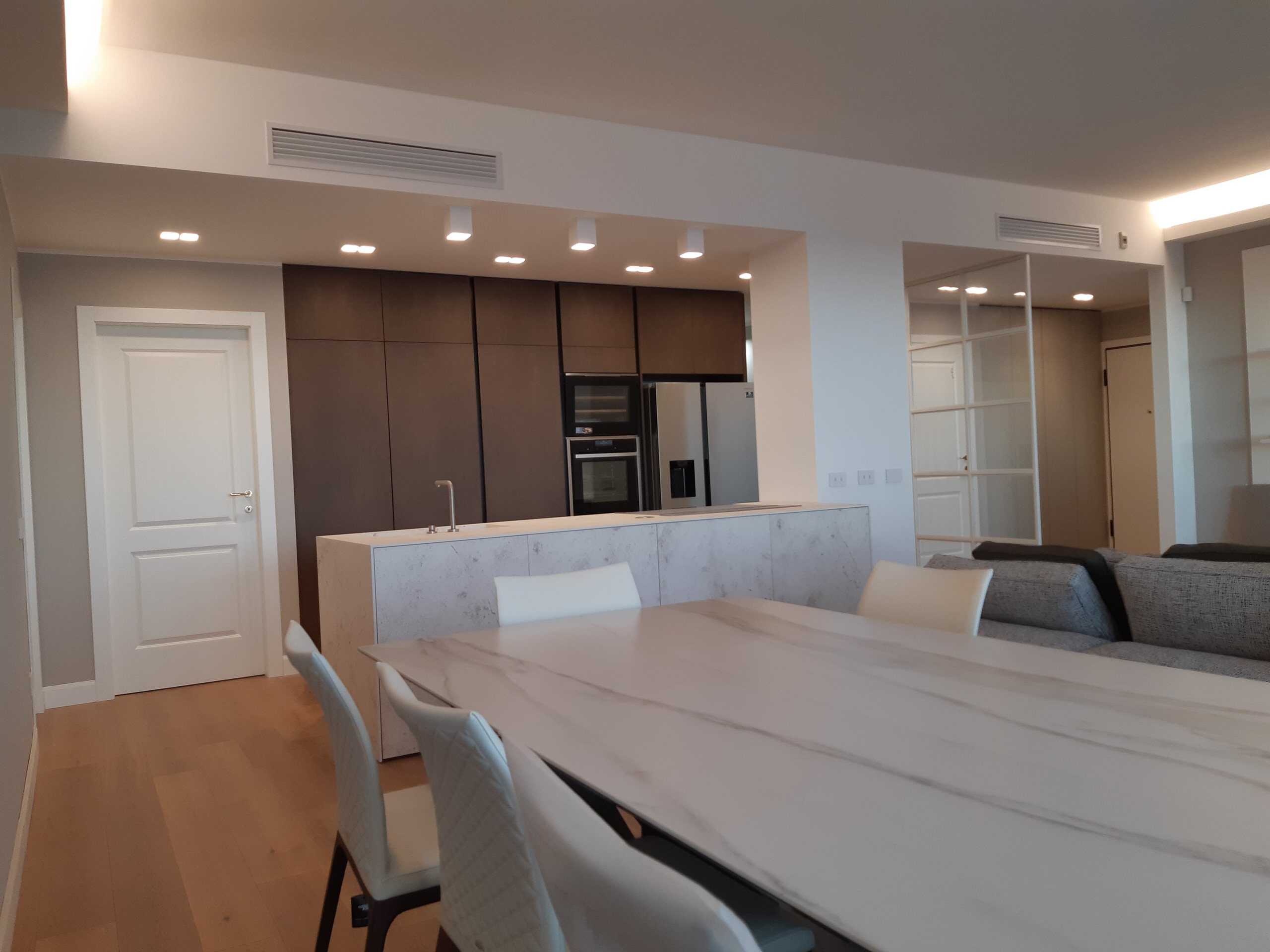 VIALE SABOTINO | Cucina con isola, soggiorno
