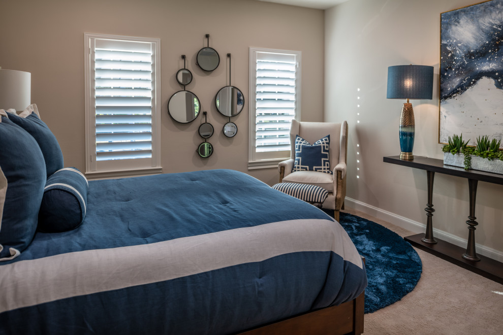 Home design - transitional home design idea in Houston