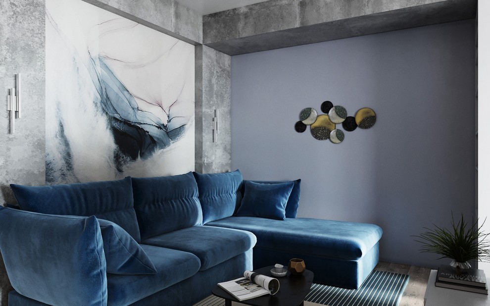 Объёмный синий диван с акварельным рисунком за изголовьем.