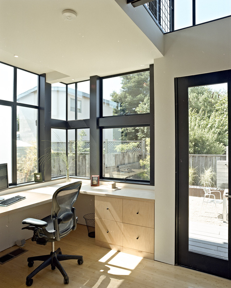 Inspiration for a contemporary home office in San Francisco with a built-in desk.