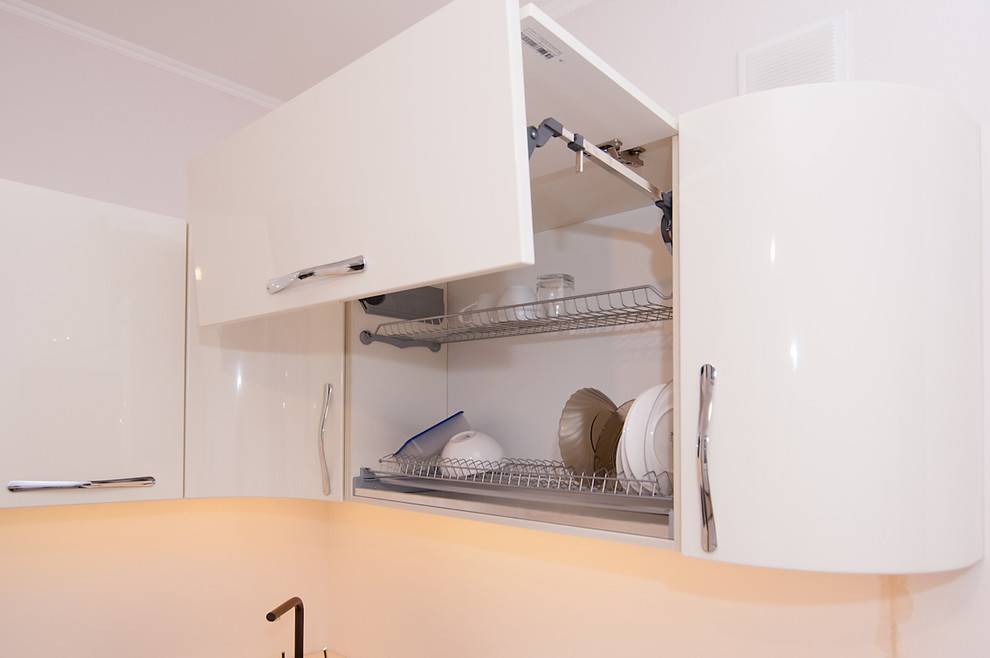 Кухня с фасадами темно-шоколадного цвета