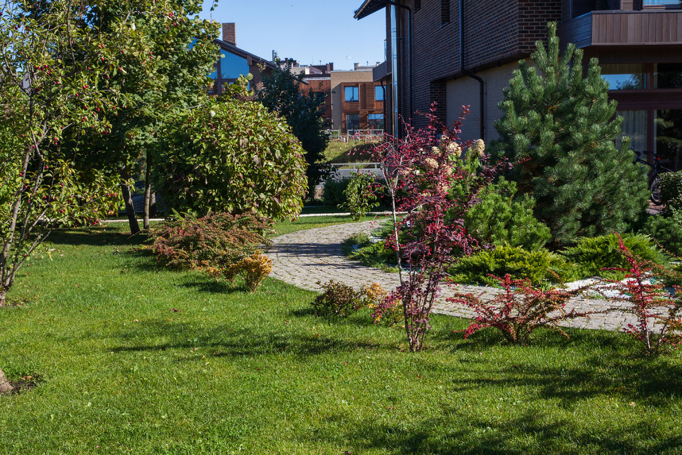 Сад на Пятницком шоссе.  Дизайнер Лариса Юрова