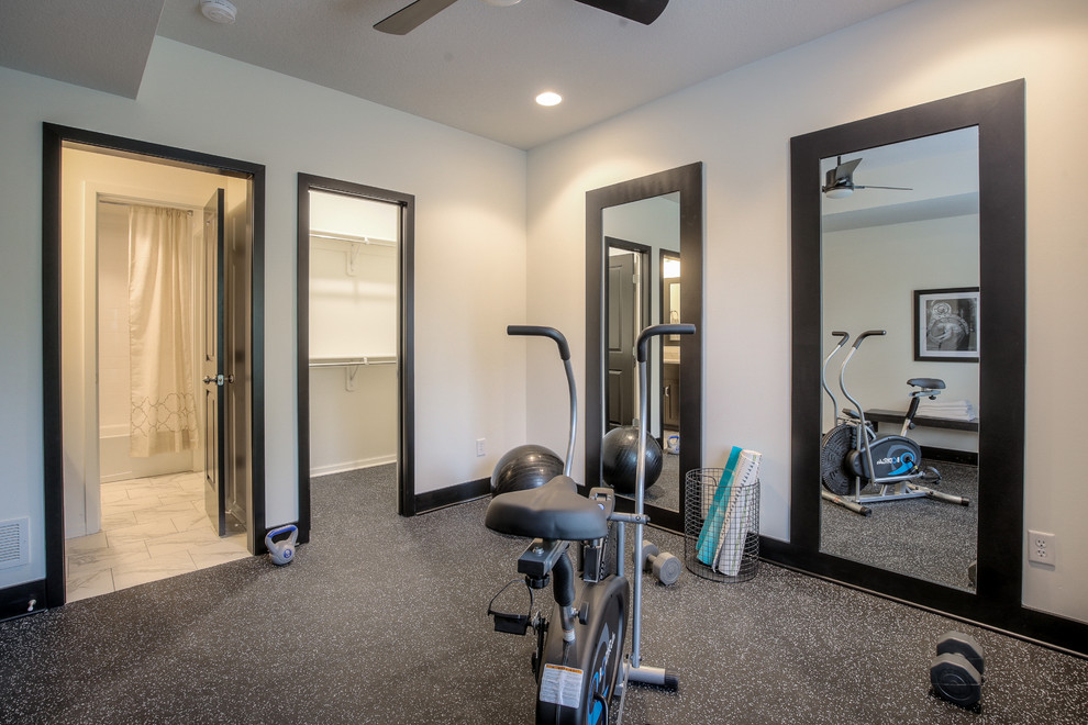 Photo of a transitional home gym in Kansas City.