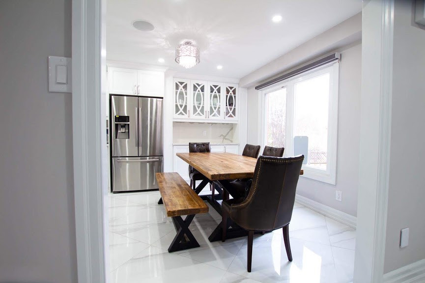 Example of a transitional home design design in Toronto