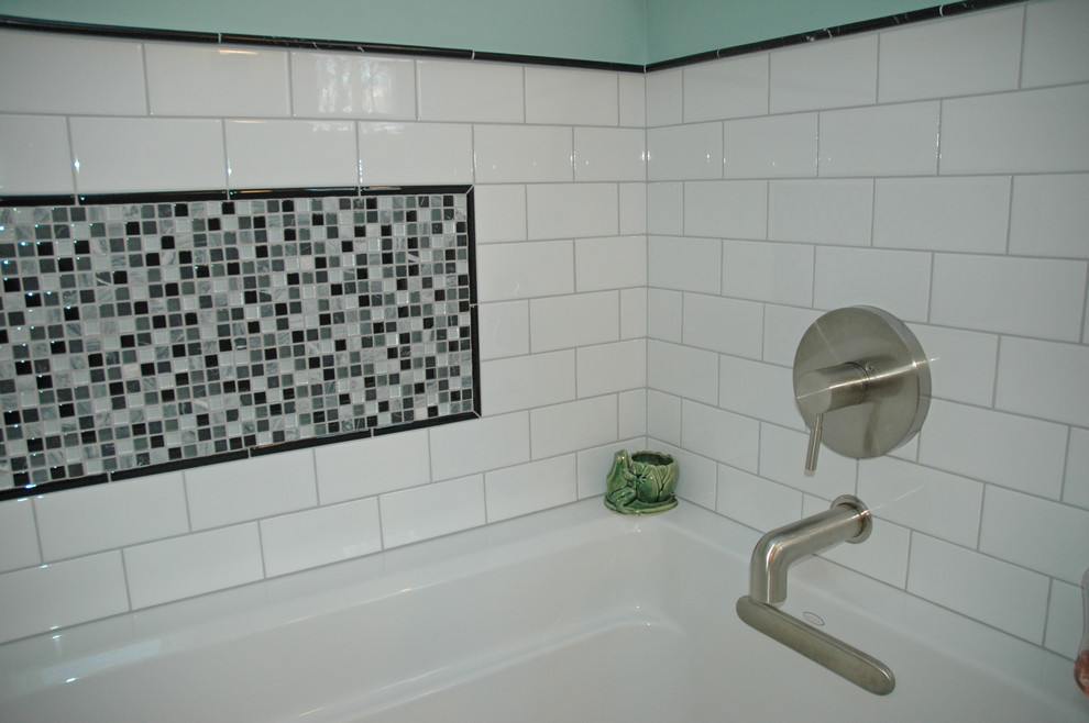 Inspiration for a mid-sized transitional master white tile and subway tile porcelain tile and gray floor alcove bathtub remodel with shaker cabinets, white cabinets, a two-piece toilet, blue walls, an undermount sink, marble countertops and white countertops