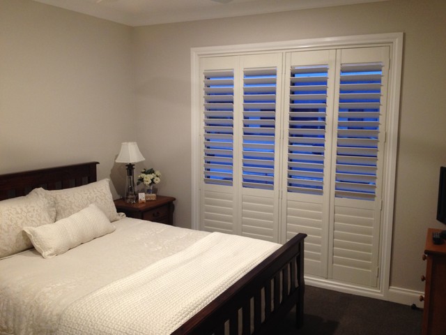 Plantation Shutters contemporaneo-camera-da-letto