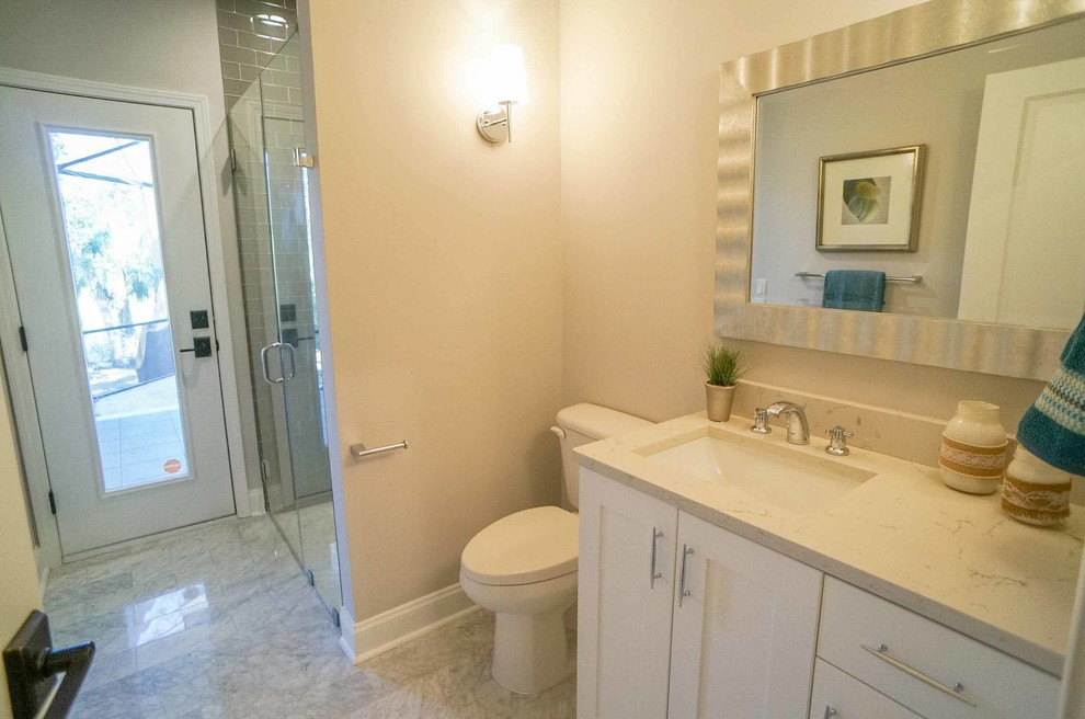 Transitional home design photo in Jacksonville