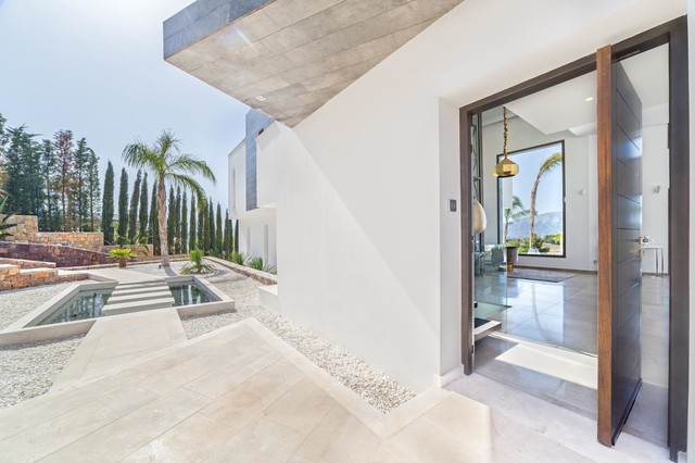 Villa Hermes coastal-entrance