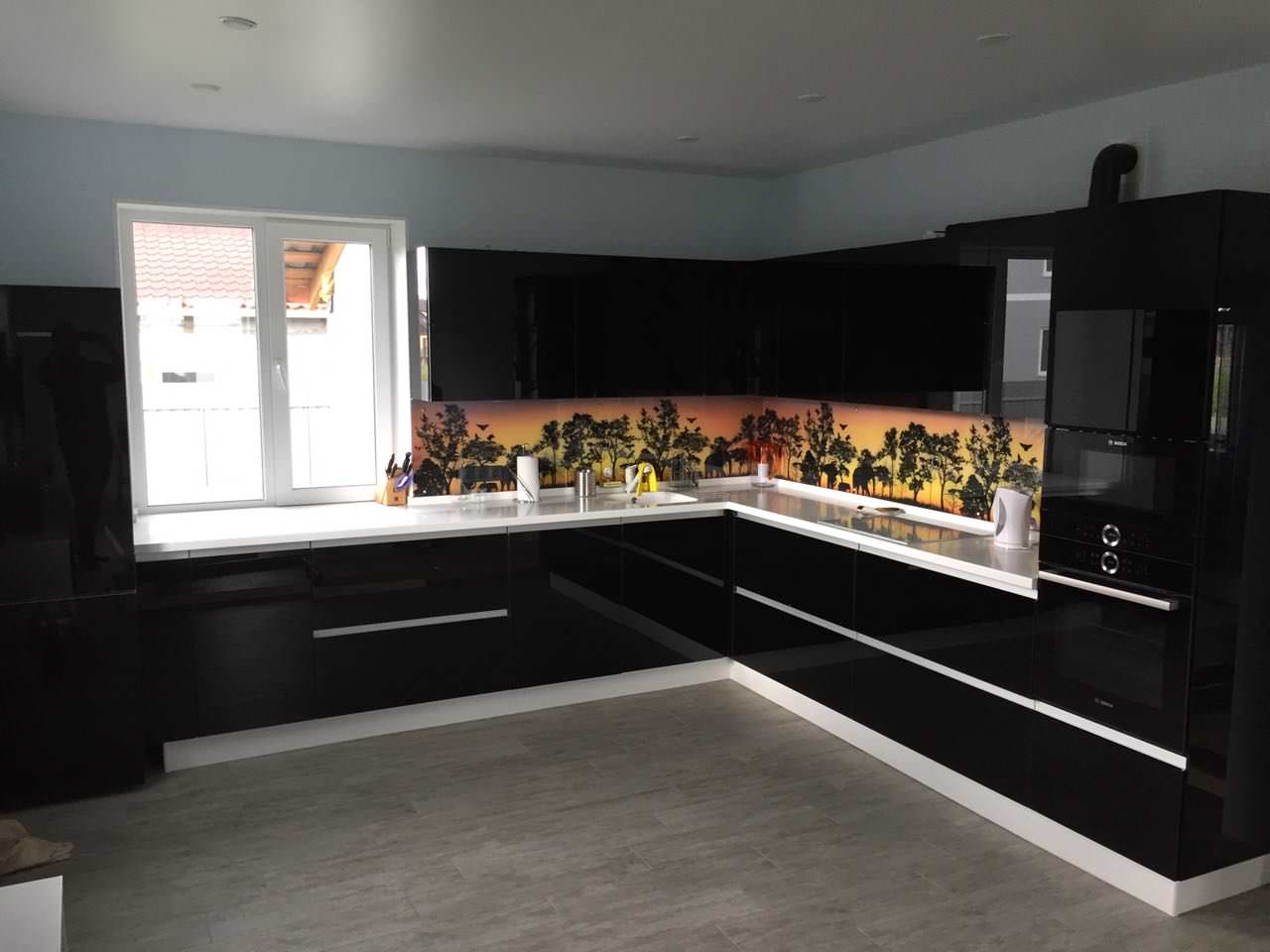 Черная Кухня из стекла1