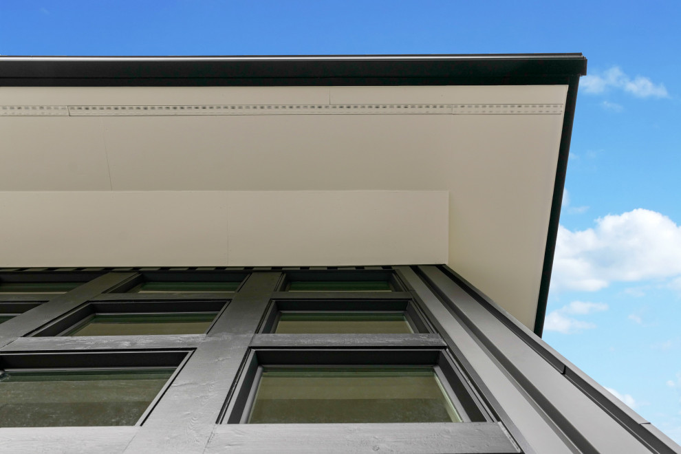 Mittelgroßes, Zweistöckiges Modernes Einfamilienhaus mit Mix-Fassade und bunter Fassadenfarbe in Seattle