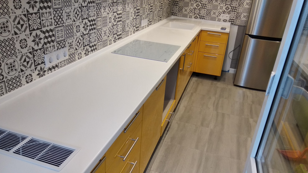 Столешница из искусственного камня белого цвета