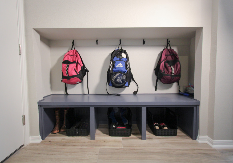 Transitional home design photo in Austin