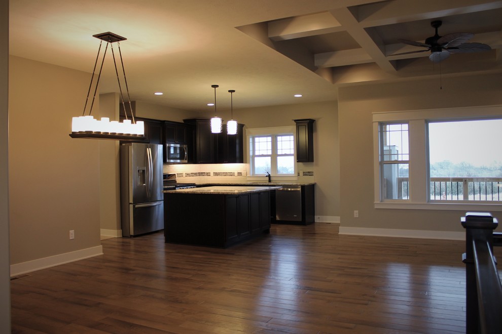 Kitchen - transitional kitchen idea