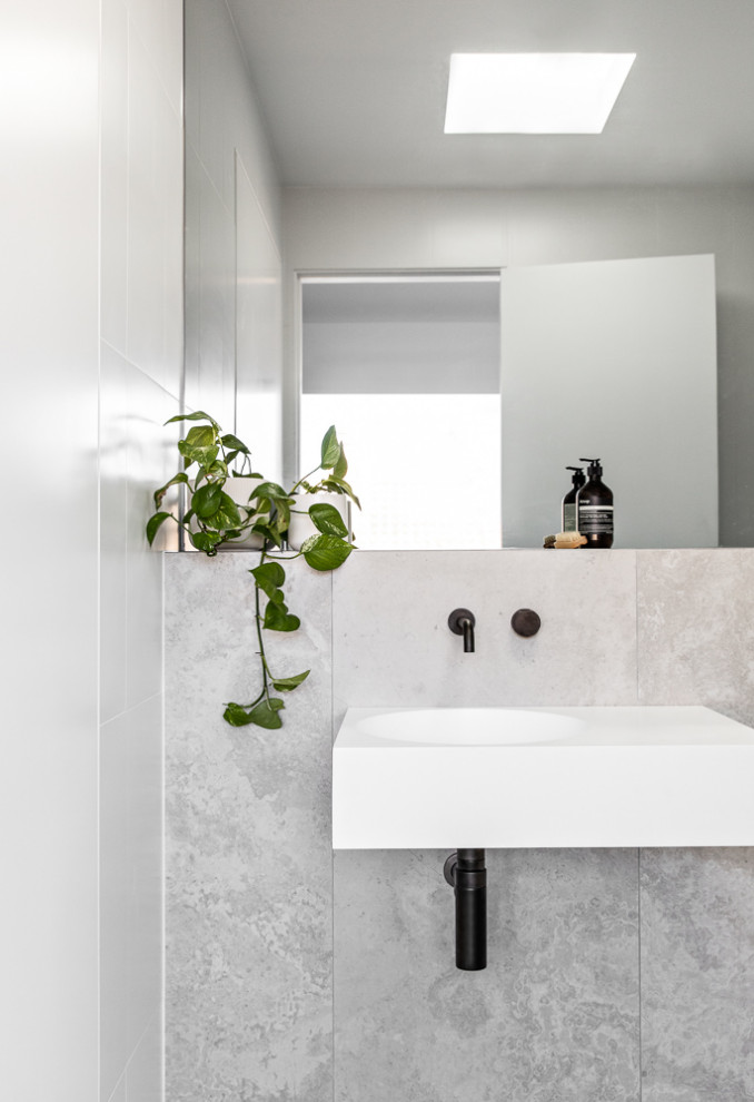 Contemporary powder room in Wollongong.