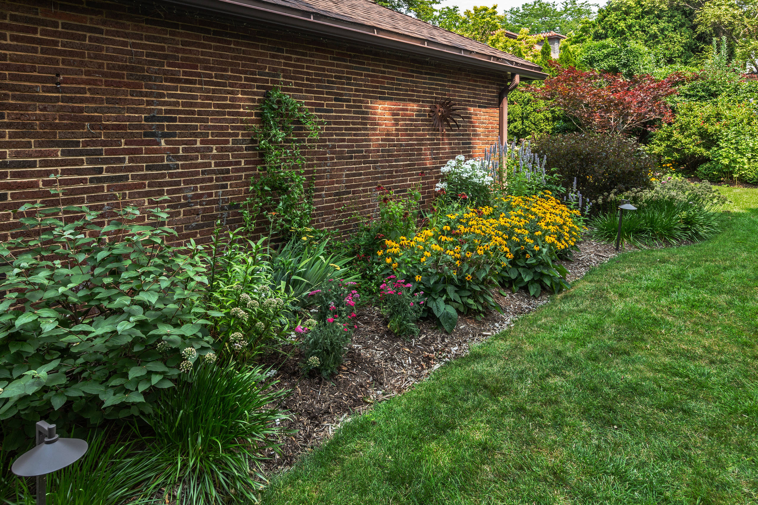 Traditional Backyard Landscape - Milwaukee