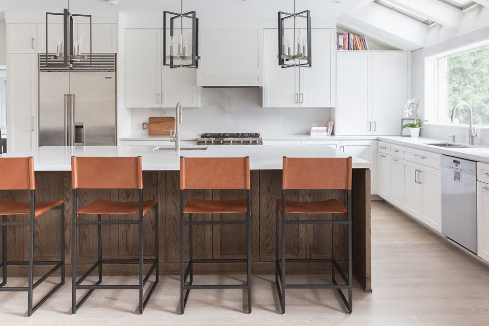 Transitional kitchen photo in Toronto