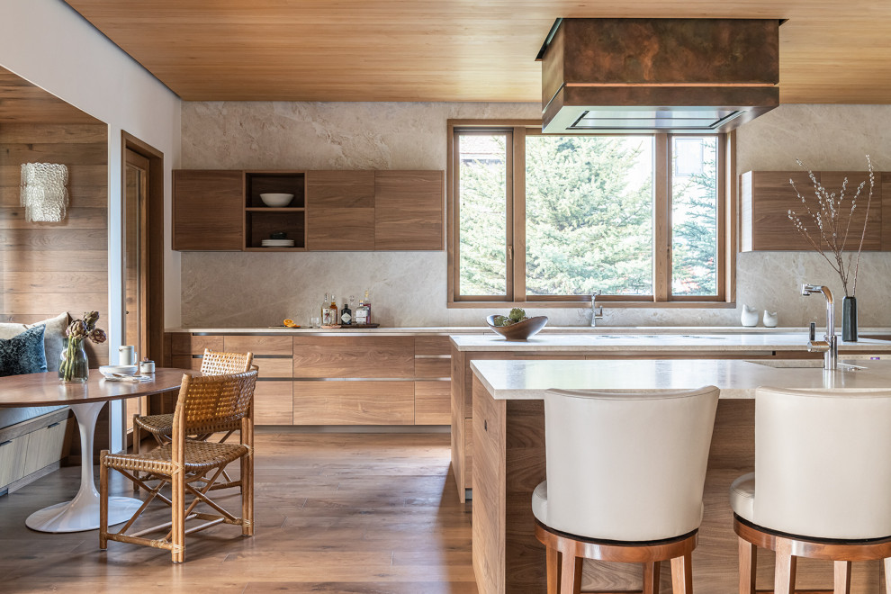 Foto de cocina comedor rústica con suelo de madera en tonos medios, dos o más islas y madera