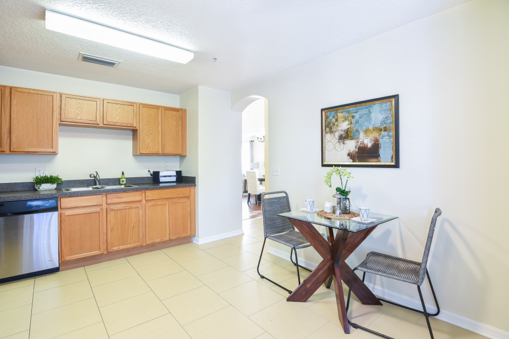 Inspiration for a transitional kitchen remodel in Orlando