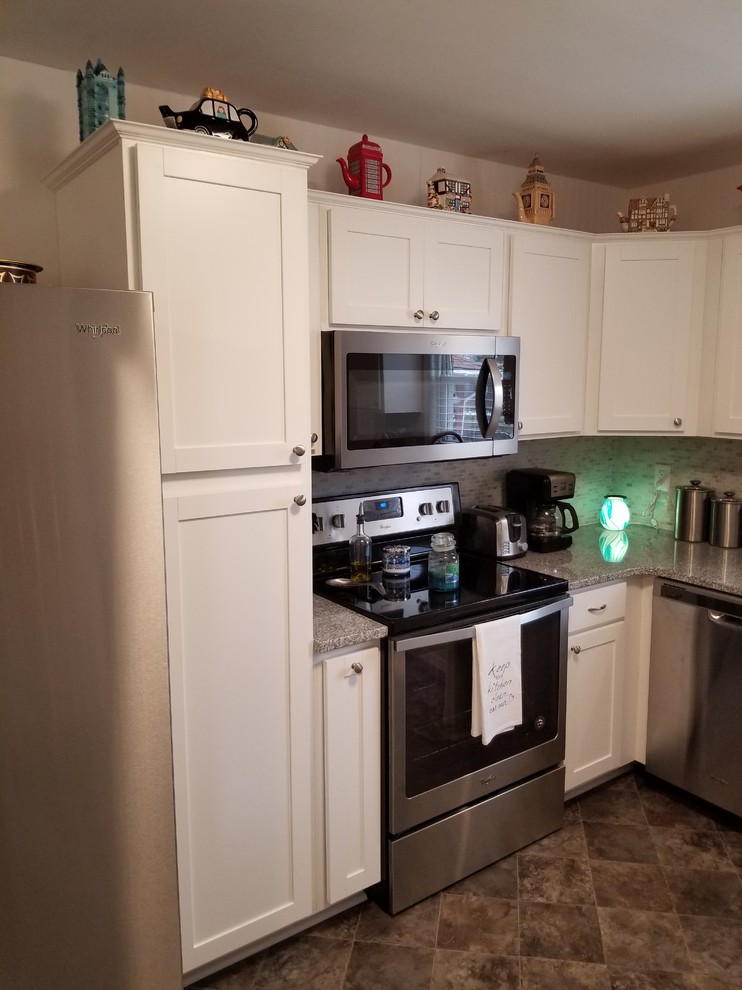 Kitchen - transitional kitchen idea