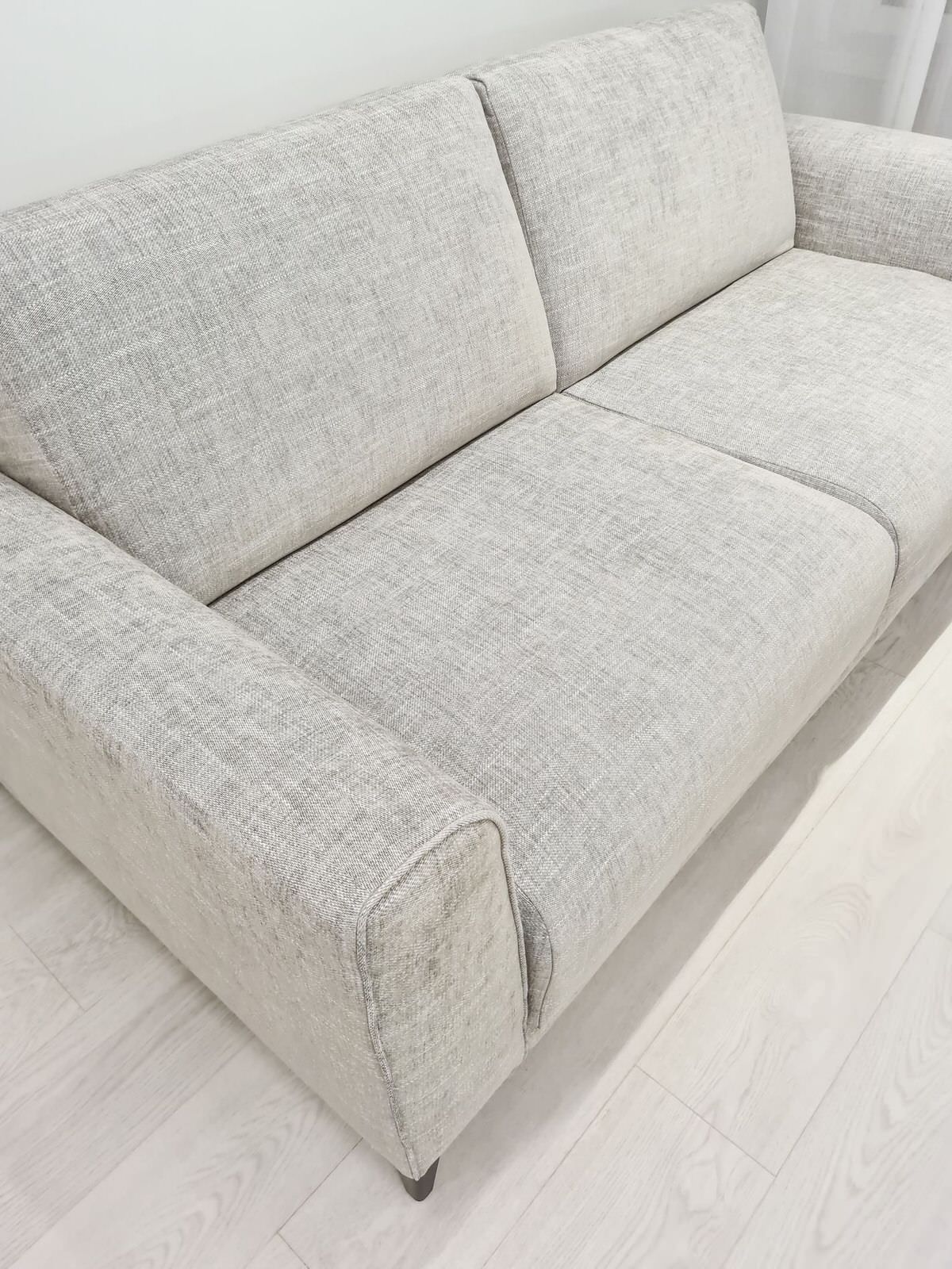 Белый минимализм - белый диван