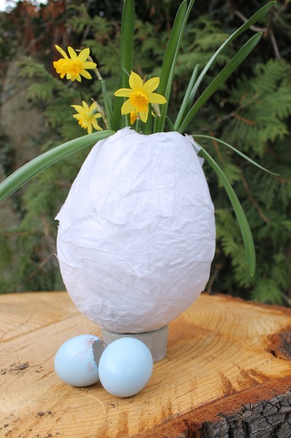 Fabriquer un oeuf de Pâques géant en papier mâché - Idées conseils et tuto  Pâques