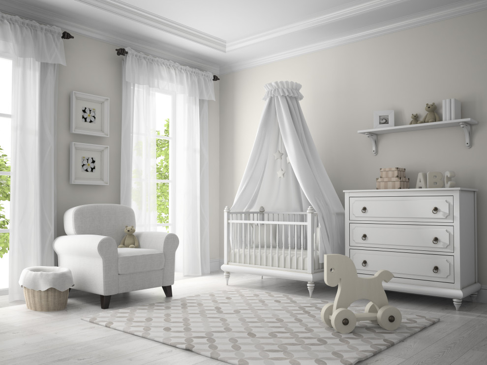 Immagine di una cameretta per bambini da 1 a 3 anni chic di medie dimensioni con pareti beige, parquet chiaro, pavimento grigio e soffitto in legno