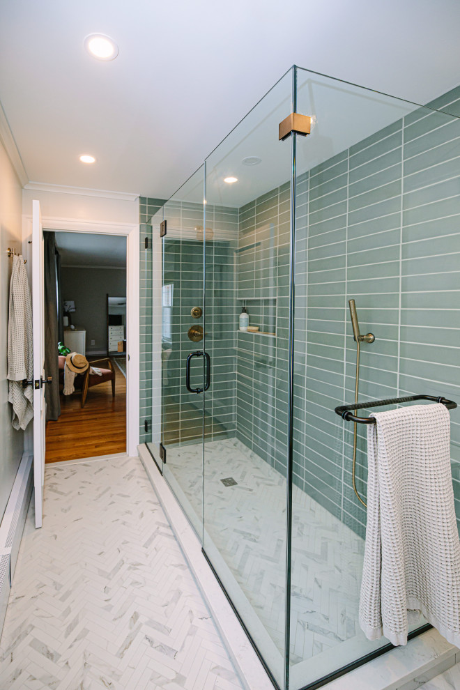 Photo of a mid-sized eclectic master bathroom in Cleveland with flat-panel cabinets, medium wood cabinets, an open shower, a two-piece toilet, green tile, ceramic tile, beige walls, porcelain floors, an undermount sink, engineered quartz benchtops, a hinged shower door, a niche, a double vanity and a built-in vanity.