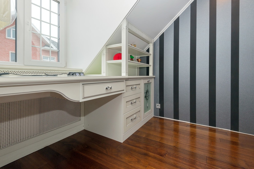 Мебель предметы интерьера в загородном доме.