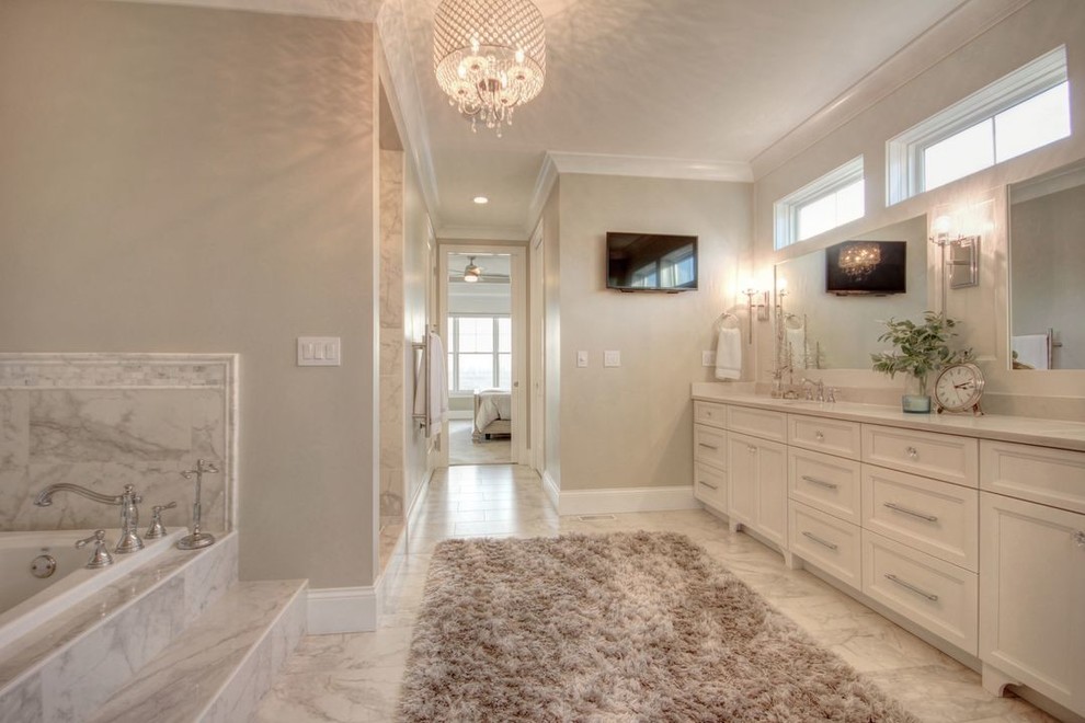 Home design - transitional home design idea in Chicago