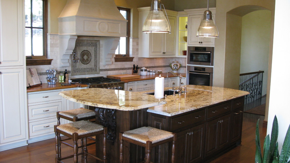 Kitchen - kitchen idea in Seattle