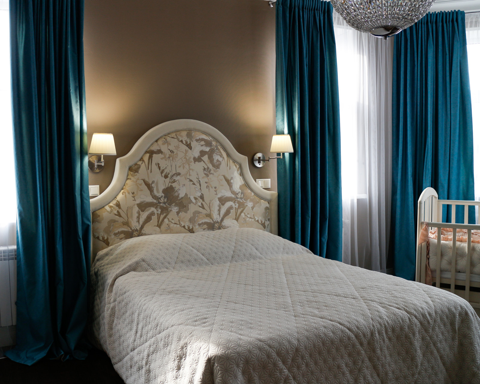 Интерьер двухэтажного дома в пригороде