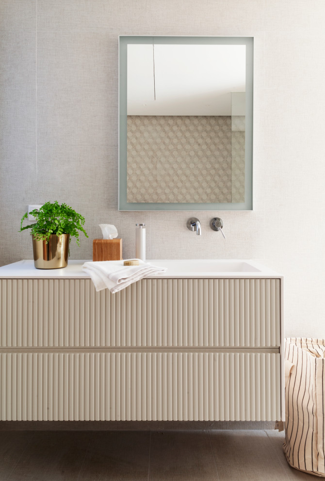 Design ideas for a mid-sized contemporary kids bathroom in Valencia with beige cabinets, a curbless shower, beige tile, ceramic tile, beige walls, ceramic floors, an undermount sink, beige floor, white benchtops, a single vanity, a built-in vanity and flat-panel cabinets.