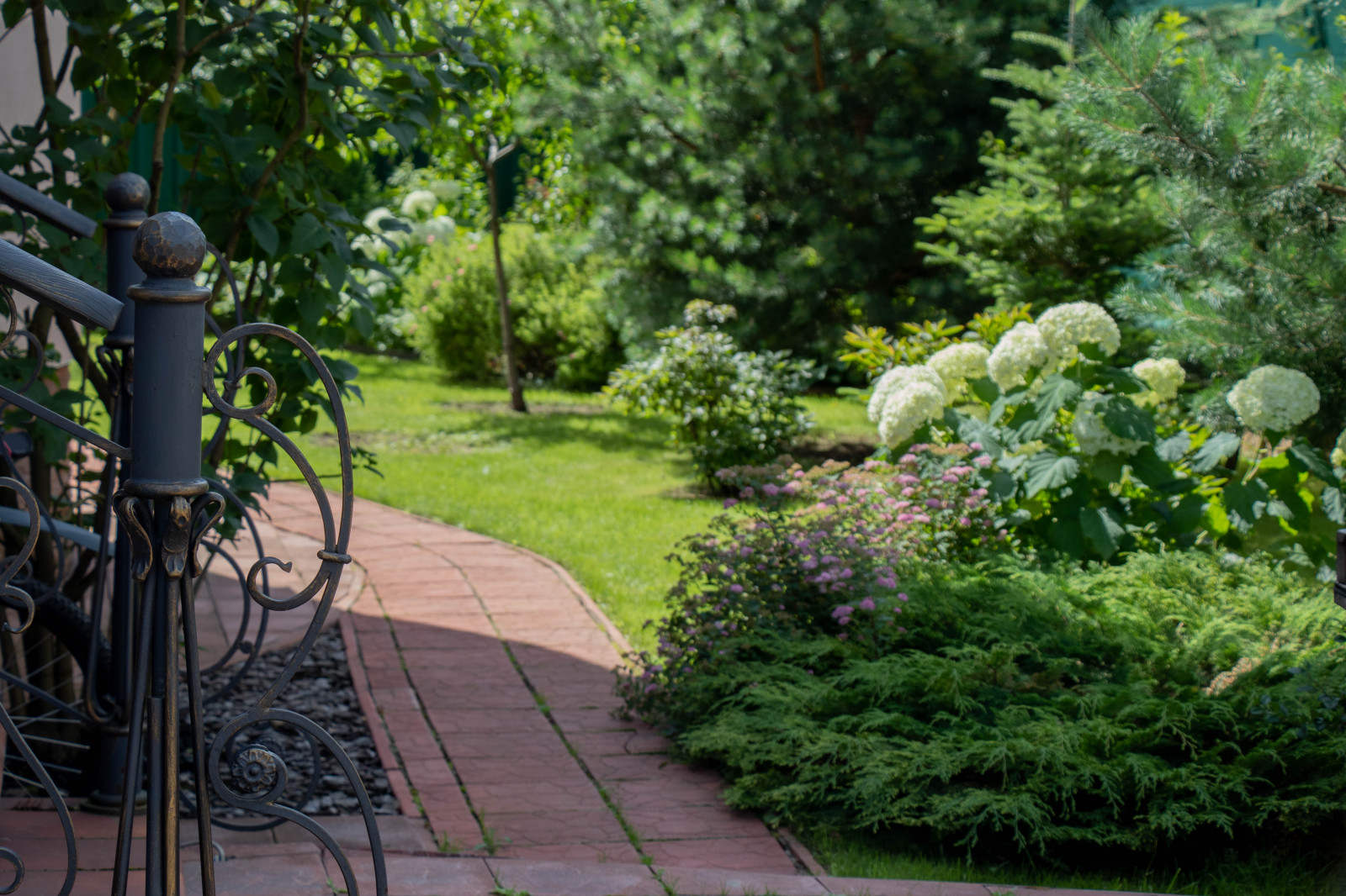 Французский садик в поселке Рыбаки Дмитровское шоссе
