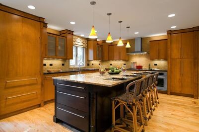Transitional kitchen photo in Chicago