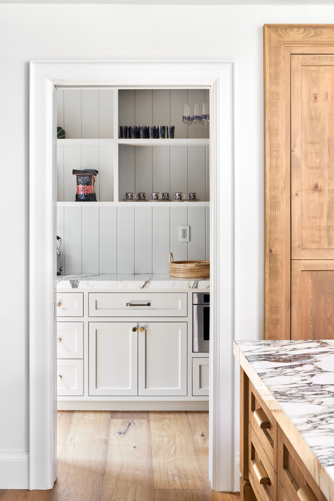 Inspiration for a transitional kitchen remodel in Toronto