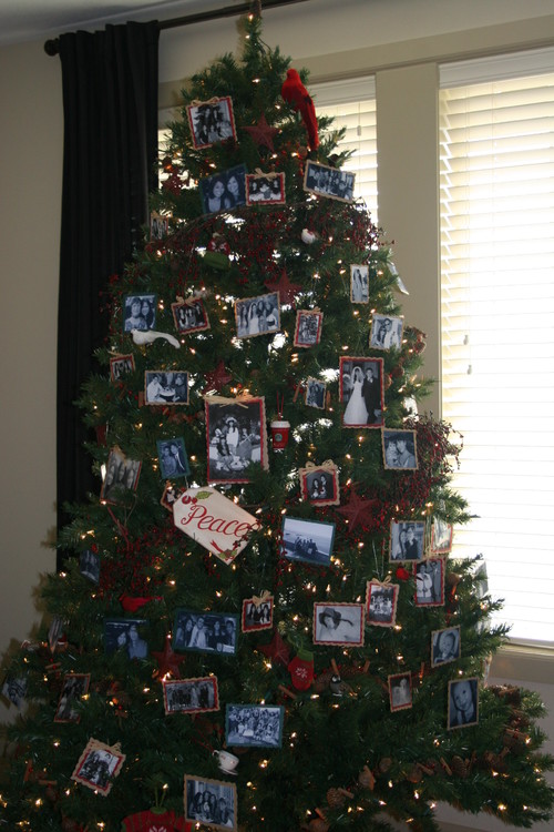 How to Decorate a Family Tree Christmas Tree