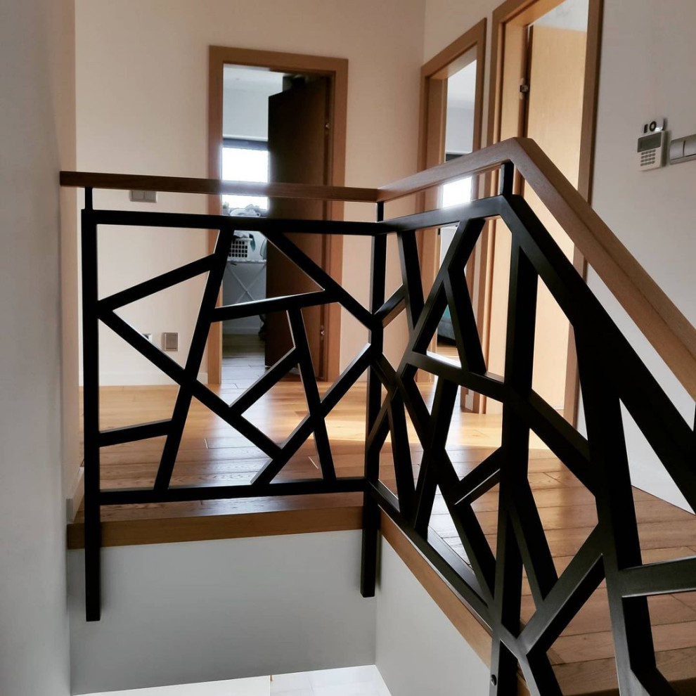 Закрытая 2х маршевая лестница с поворотной площадкой