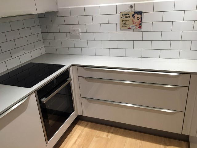 White High Gloss Kitchen With Low Profile Handles Modern White High Gloss Kitchen With Low