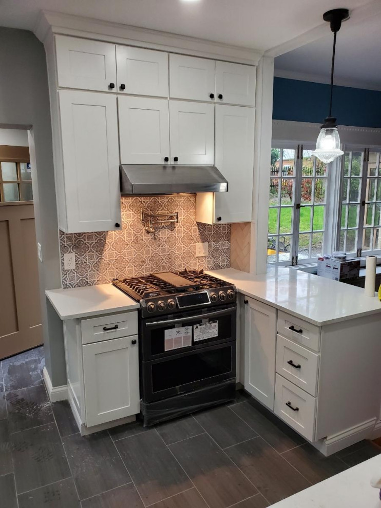 Kitchen - transitional kitchen idea in Baltimore