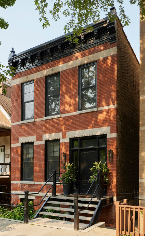 Ejemplo de fachada de casa marrón actual de dos plantas con revestimiento de ladrillo