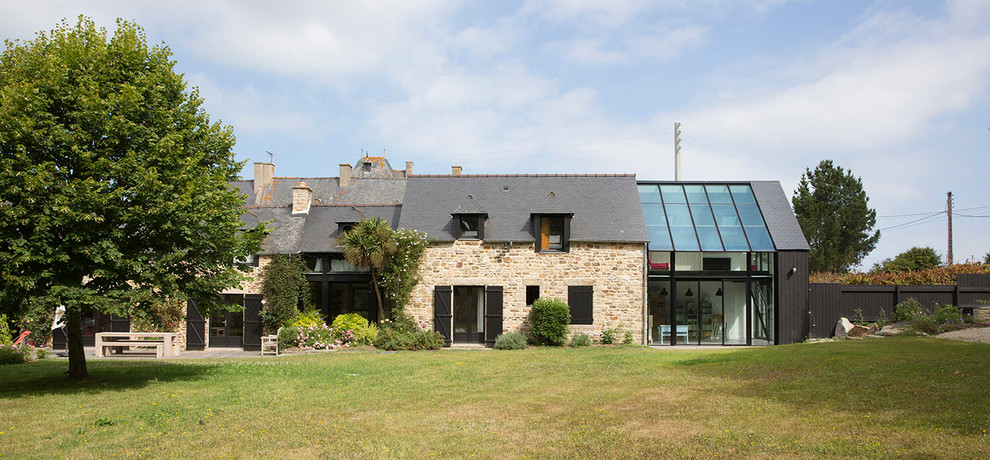 Photo of a contemporary exterior in Rennes.